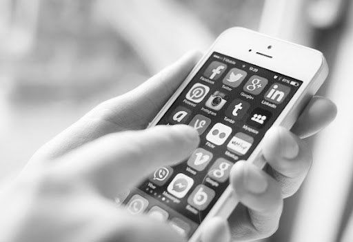Leia mais sobre o artigo Como trabalhar com Marketing Digital pelo celular? O jeito certo e eficiente